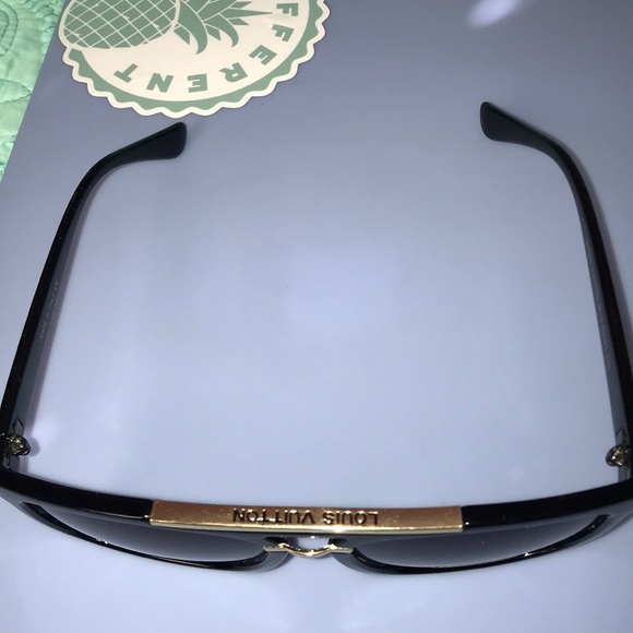 LOUIS VUITTON SUNGLASSES - Picture 4 of 6